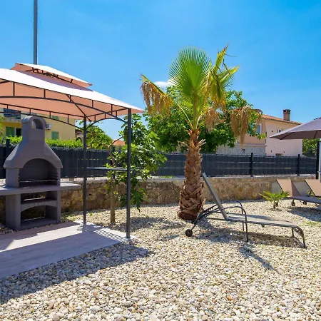 度假居 Palma - Krk148 By Interhome Pinezići