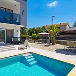 Palma By Interhome * Pinezići